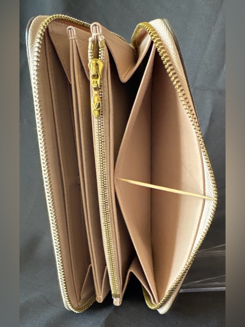 Louis Vuitton Vernis Zippy Wallet - Nude/Beige w/ COA - Picture 10 of 14